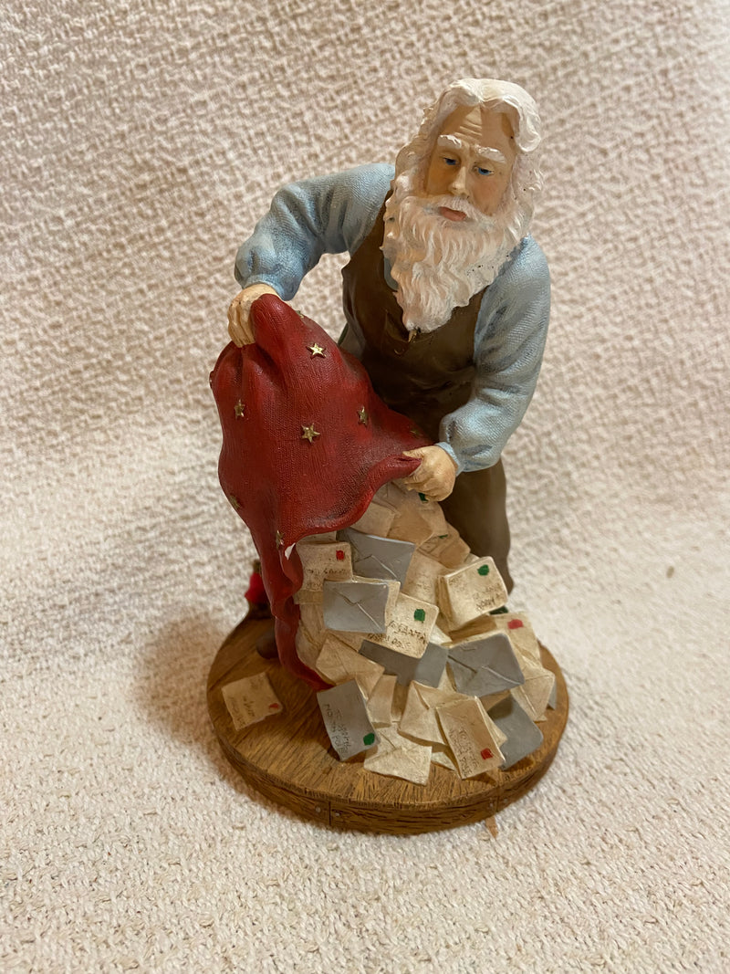 Pipka's "SANTA'S MAILBAG" 2002 Figurine