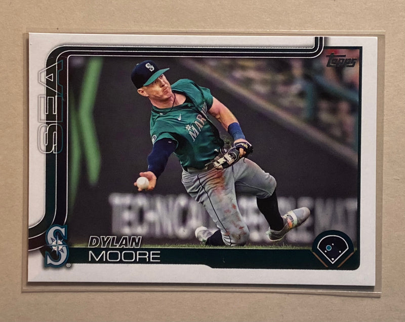 2025 Topps 105 Dylan Moore - Baseball - Series 1