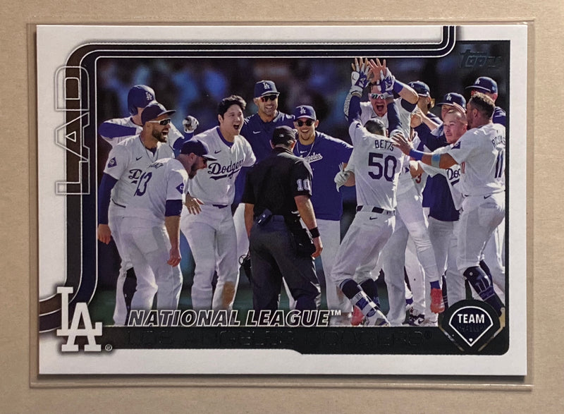 2025 Topps 302 Los Angeles Dodgers - Baseball - Series 1 - Team