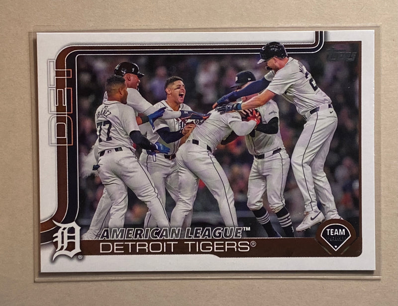 2025 Topps 34 Detroit Tigers - Baseball - Series 1 - Team