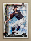 2025 Topps H83 Logan Gilbert - Baseball - Holiday